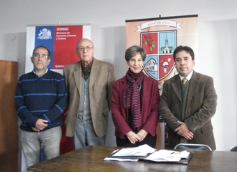Foto firma con Unión Comunal del Adulto Mayor de Freirina