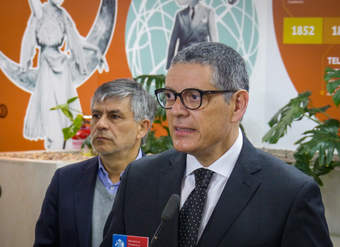 Director Nacional del SERNAC, Andrés Herrera; junto a Subsecretario de Telecomunicaciones, Claudio Araya, en el Ranking de Reclamos en el Mercado de Telecomunicaciones.