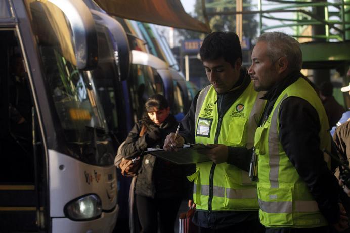 Sernac denunciará a la justicia a empresas de buses por incumplimientos detectados. Foto: Meganoticias.cl / UPI