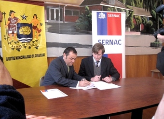 Sernac y Municipalidad de Curacaví renuevan compromiso con los consumidores.