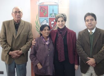 Foto firma con Unión Comunal del Adulto Mayor de Freirina