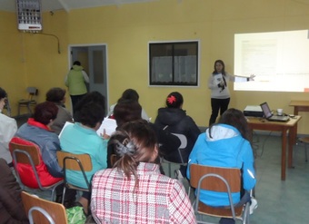 Taller presupuesto familiar programa mujer y trabajo jefas de hogar