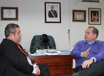 SERNAC Los Lagos con Alcalde de Castro