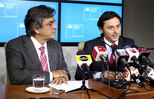Sernac interpone demanda colectiva contra Aguas Andinas Sernac interpone demanda colectiva contra Aguas Andinas