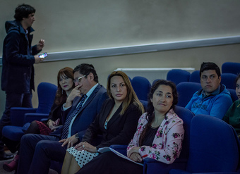 Intendenta de Magallanes, Maria Teresa Castañón, junto a Directora del SERNAC de Magallanes, Pamela Ramírez, entrega diplomas del concurso Premiamos Tu Ahorro.