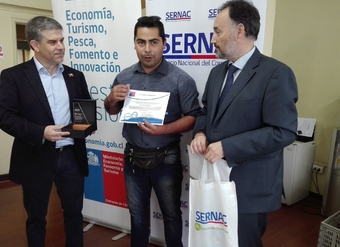 Dirección Regional del SERNAC de Valparaíso certifica a profesores que participaron en Curso de Perfeccionamiento Docente en la región.