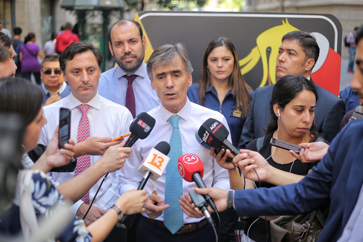 Ministro de Economía, José Ramón Valente, junto a Director Nacional del SERNAC, Lucas Del Villar, recuerdan derechos de los consumidores en Navidad. Ministro de Economía, José Ramón Valente, junto a Director Nacional del SERNAC, Lucas Del Villar, recuerdan derechos de los consumidores en Navidad.