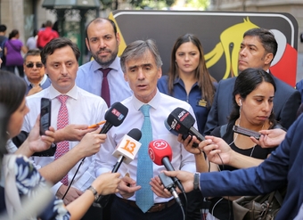 Ministro de Economía, José Ramón Valente, junto a Director Nacional del SERNAC, Lucas Del Villar, recuerdan derechos de los consumidores en Navidad.