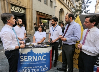 Ministro de Economía, José Ramón Valente, junto a Director Nacional del SERNAC, Lucas Del Villar, recuerdan derechos de los consumidores en Navidad.
