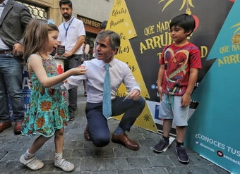 Ministro de Economía, José Ramón Valente, junto a Director Nacional del SERNAC, Lucas Del Villar, recuerdan derechos de los consumidores en Navidad.
