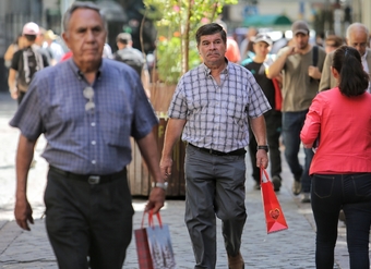 Ministro de Economía, José Ramón Valente, junto a Director Nacional del SERNAC, Lucas Del Villar, recuerdan derechos de los consumidores en Navidad.
