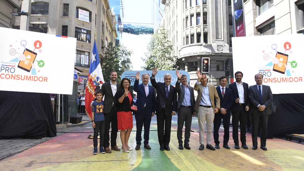 Envío proyecto de ley pro consumidor Sebastián Piñera Lucas Del Villar José Ramón Valente