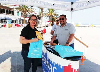 Director Regional del SERNAC de Antofagasta, Marcelo Miranda, junto a SEREMI de Economía, Ronie Navarrete, recordaron a turistas sus derechos en viaje.