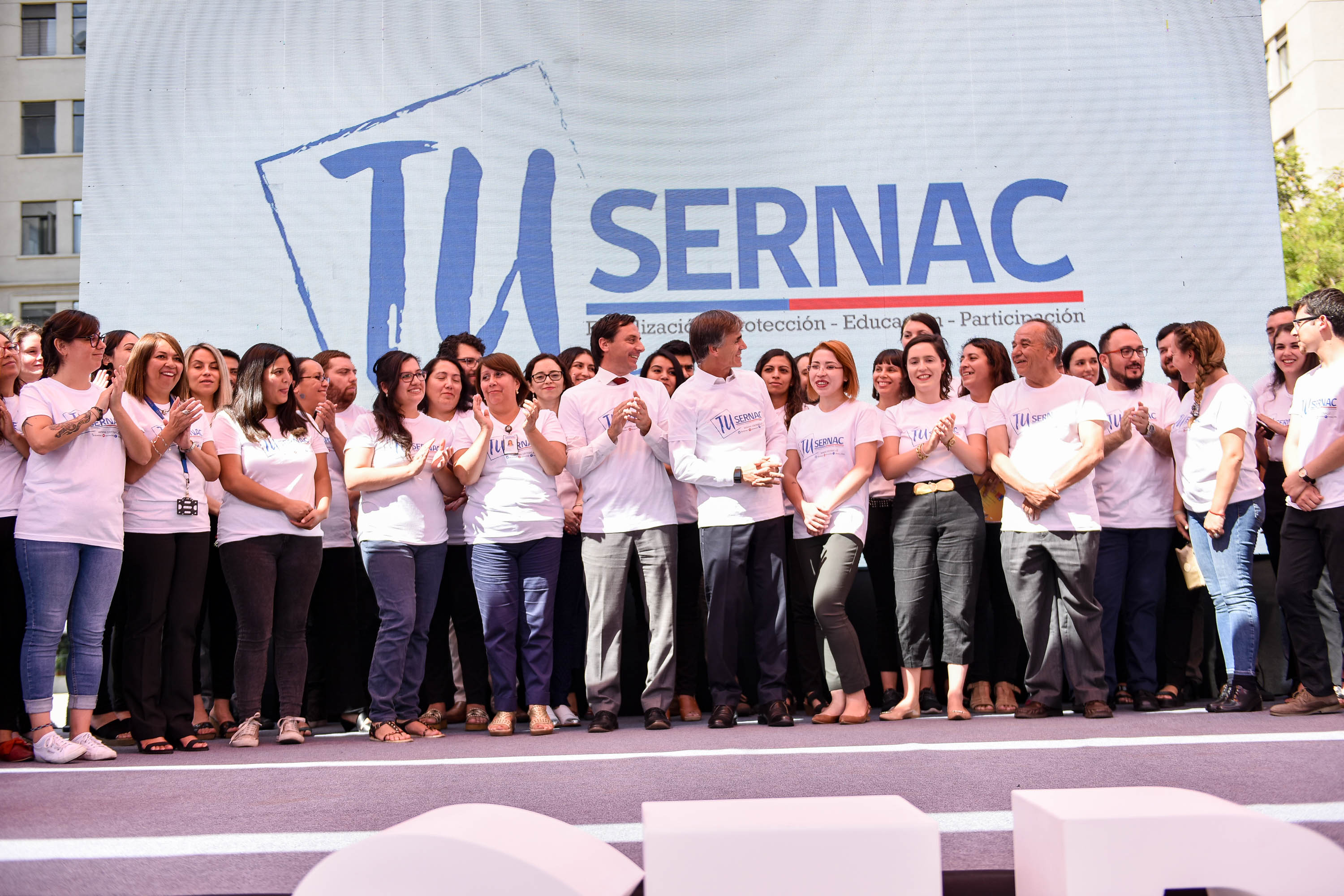 Director del SERNAC, Lucas Del Villar, junto al Ministro de Economía, José Ramón Valente, dan el puntapié inicial al Nuevo SERNAC.