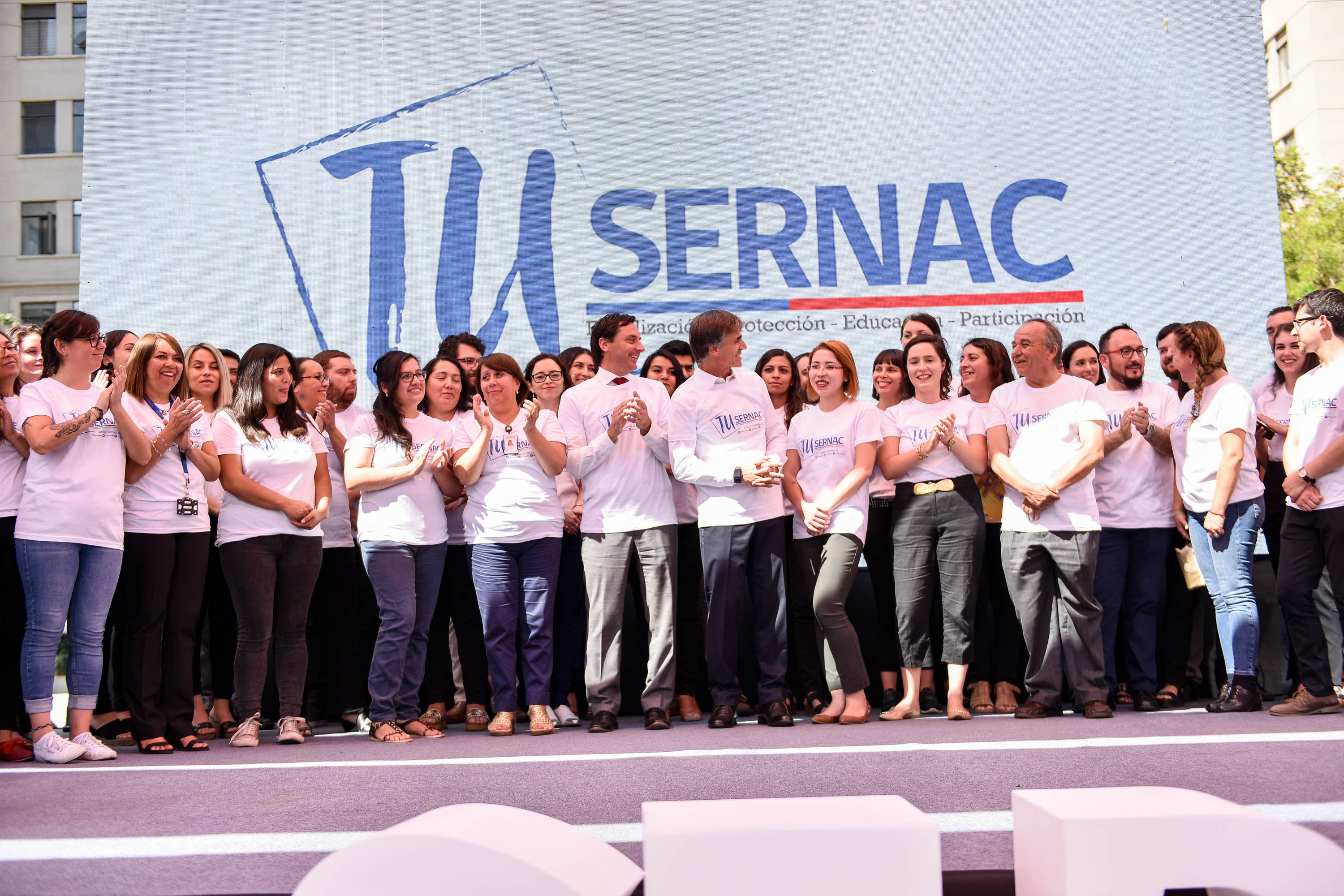 Director del SERNAC, Lucas Del Villar, junto al Ministro de Economía, José Ramón Valente, dan el puntapié inicial al Nuevo SERNAC. Director del SERNAC, Lucas Del Villar, junto al Ministro de Economía, José Ramón Valente, dan el puntapié inicial al Nuevo SERNAC.