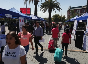 Feria Servicios Públicos Día de la Mujer SERNAC Metropolitano