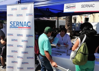 Feria Servicios Públicos Día de la Mujer SERNAC Metropolitano