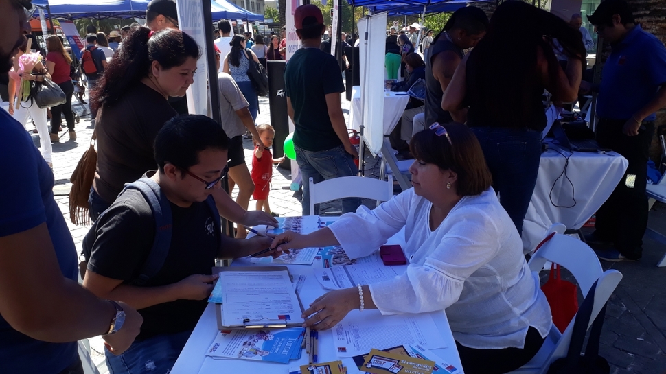 Feria Servicios Públicos Día de la Mujer SERNAC Metropolitano