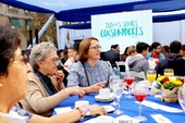 El SERNAC celebró el Día del Consumidor con personas mayores y jóvenes en Paseo Bulnes