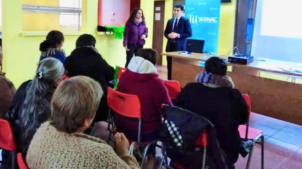 Director Regional del SERNAC de Ñuble, Manuel Muñoz, dio charla de derechos y deberes del consumidor en la comuna de Ránquil.