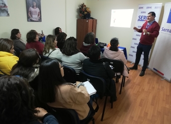 Integrantes del programa “Mujer Emprende” del SernamEG participaron en charla efectuada por el Sernac de Atacama