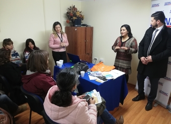 Integrantes del programa “Mujer Emprende” del SernamEG participaron en charla efectuada por el Sernac de Atacama