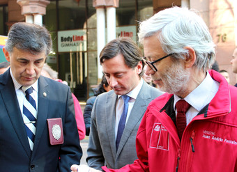 Ministro de Economía, Juan Andrés Fontaine, junto al Director del SERNAC, Lucas Del Villar, entregan recomendaciones y consejos para este Día del Niño