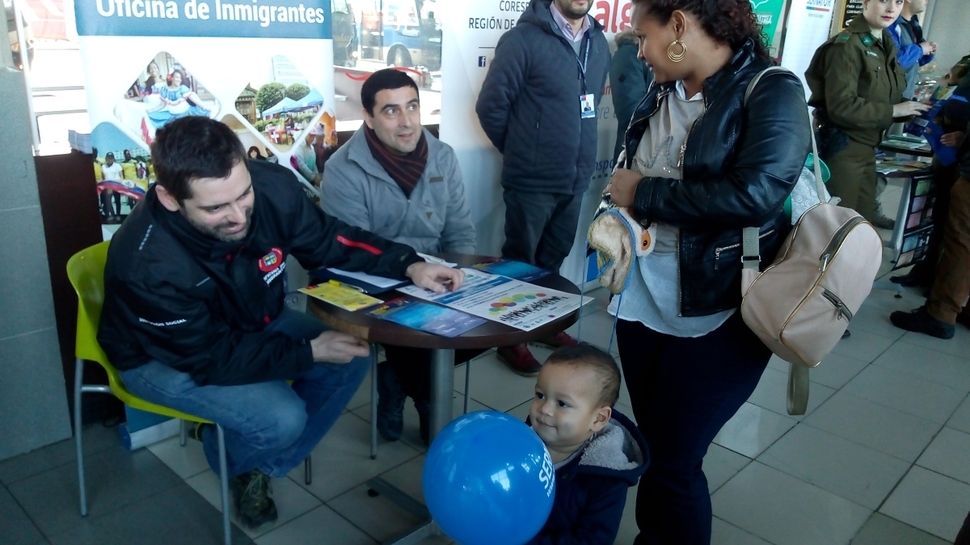 Los Lagos: Instituciones Públicas realizan feria informativa sobre consumo seguro y derecho para inmigrantes