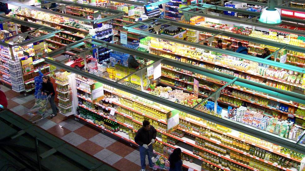 SERNAC buscará compensaciones con supermercados en Caso Colusión en la venta de pollos