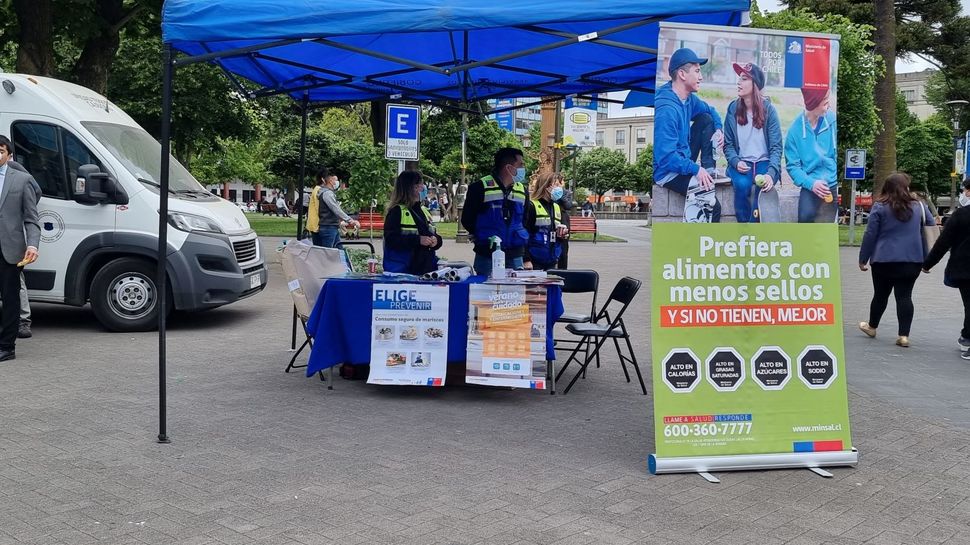 Biobío: Instituciones públicas realizan feria informativa por un consumo seguro