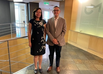 Director Nacional del SERNAC, Andrés Herrera; junto a la Presidenta de la Comisión para el Mercado Financiero (CMF), Solange Berstein.