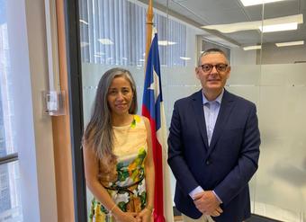 Director Nacional del SERNAC, Andrés Herrera; junto a la Superintendenta de Seguridad y Salud en el Trabajo, Pamela Gana.