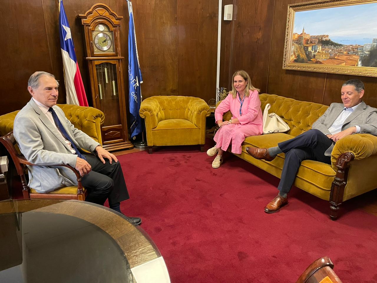 Director Nacional del SERNAC, Andrés Herrera, junto al ministro de la Corte de Apelaciones de Valparaíso, Raúl Mera. Director Nacional del SERNAC, Andrés Herrera, junto al ministro de la Corte de Apelaciones de Valparaíso, Raúl Mera.
