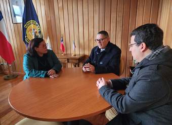 Director Nacional, Andrés Herrera, sostuvo reunión con la Delegada Presidencial, Carla Peña, acompañado por el Director del SERNAC de Los Ríos, Alejandro Paredes.