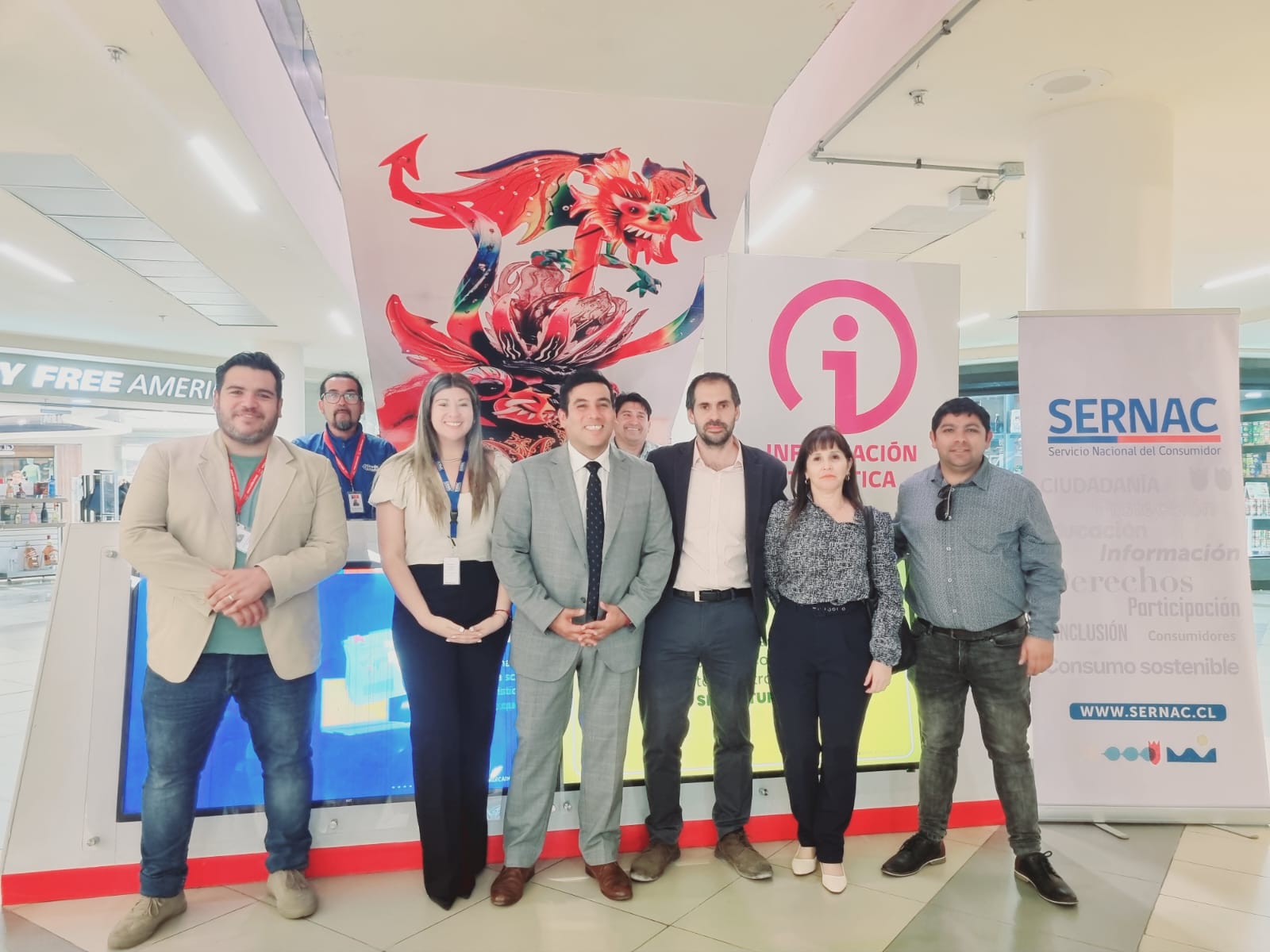 Ministro de Economía, Nicolás Grau, junto al Director del SERNAC, Rodrigo Cortés, en la inagururación de stand y tótem en la Zofri de Iquique Ministro de Economía, Nicolás Grau, junto al Director del SERNAC, Rodrigo Cortés, en la inagururación de stand y tótem en la Zofri de Iquique