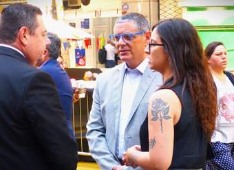 Director Nacional del SERNAC, Andrés Herrera, junto a la Subsecretaria de Economía, Javiera Petersen.