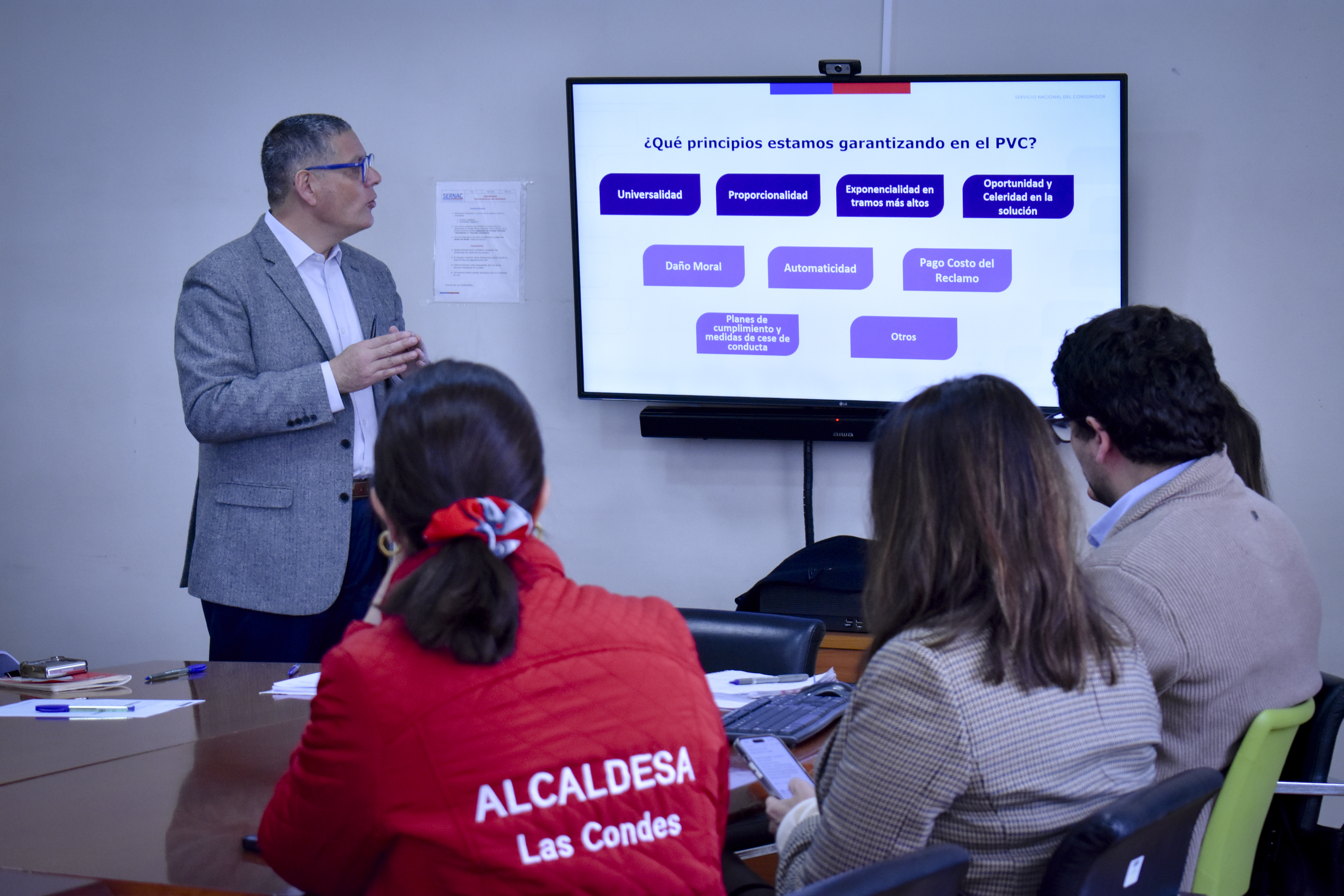 SERNAC y autoridades comunales constituyen Mesa Técnica por compensaciones tras cortes de luz SERNAC y autoridades comunales constituyen Mesa Técnica por compensaciones tras cortes de luz