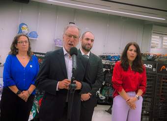 El Ministro de Economía, Fomento y Turismo, Álvaro García, junto a autoridades presenta el Cotizador Escolares 2026