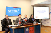 Balance pago compensación papel higiénico. Director Nacional del SERNAC, Lucas Del Villar; Director Nacional del IPS, Patricio Coronado; Presidente de CONADECUS, Hernán Calderón; y Presidente de ODECU, Stefan Larenas. Balance pago compensación papel higiénico. Director Nacional del SERNAC, Lucas Del Villar; Director Nacional del IPS, Patricio Coronado; Presidente de CONADECUS, Hernán Calderón; y Presidente de ODECU, Stefan Larenas.