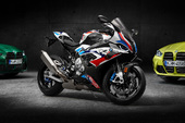 Motocicleta BMW M1000 RR, año 2022. Motocicleta BMW M1000 RR, año 2022.