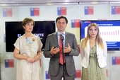 Director Nacional del SERNAC, Lucas Del Villar; Ministra de Transportes, Gloria Hutt; y la Subsecretaria de Telecomunicaciones, Pamela Gidi, se refirieron al ranking de reclamos en el mercado de telecomunicaciones. Director Nacional del SERNAC, Lucas Del Villar; Ministra de Transportes, Gloria Hutt; y la Subsecretaria de Telecomunicaciones, Pamela Gidi, se refirieron al ranking de reclamos en el mercado de telecomunicaciones.
