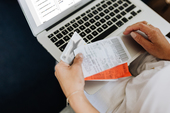 SERNAC presenta demandas colectivas contra Falabella y Paris por problemas en sus ventas online SERNAC presenta demandas colectivas contra Falabella y Paris por problemas en sus ventas online