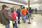fila personas banco fila personas banco