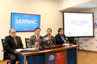 Balance pago compensación papel higiénico. Director Nacional del SERNAC, Lucas Del Villar; Director Nacional del IPS, Patricio Coronado; Presidente de CONADECUS, Hernán Calderón; y Presidente de ODECU, Stefan Larenas. Balance pago compensación papel higiénico. Director Nacional del SERNAC, Lucas Del Villar; Director Nacional del IPS, Patricio Coronado; Presidente de CONADECUS, Hernán Calderón; y Presidente de ODECU, Stefan Larenas.