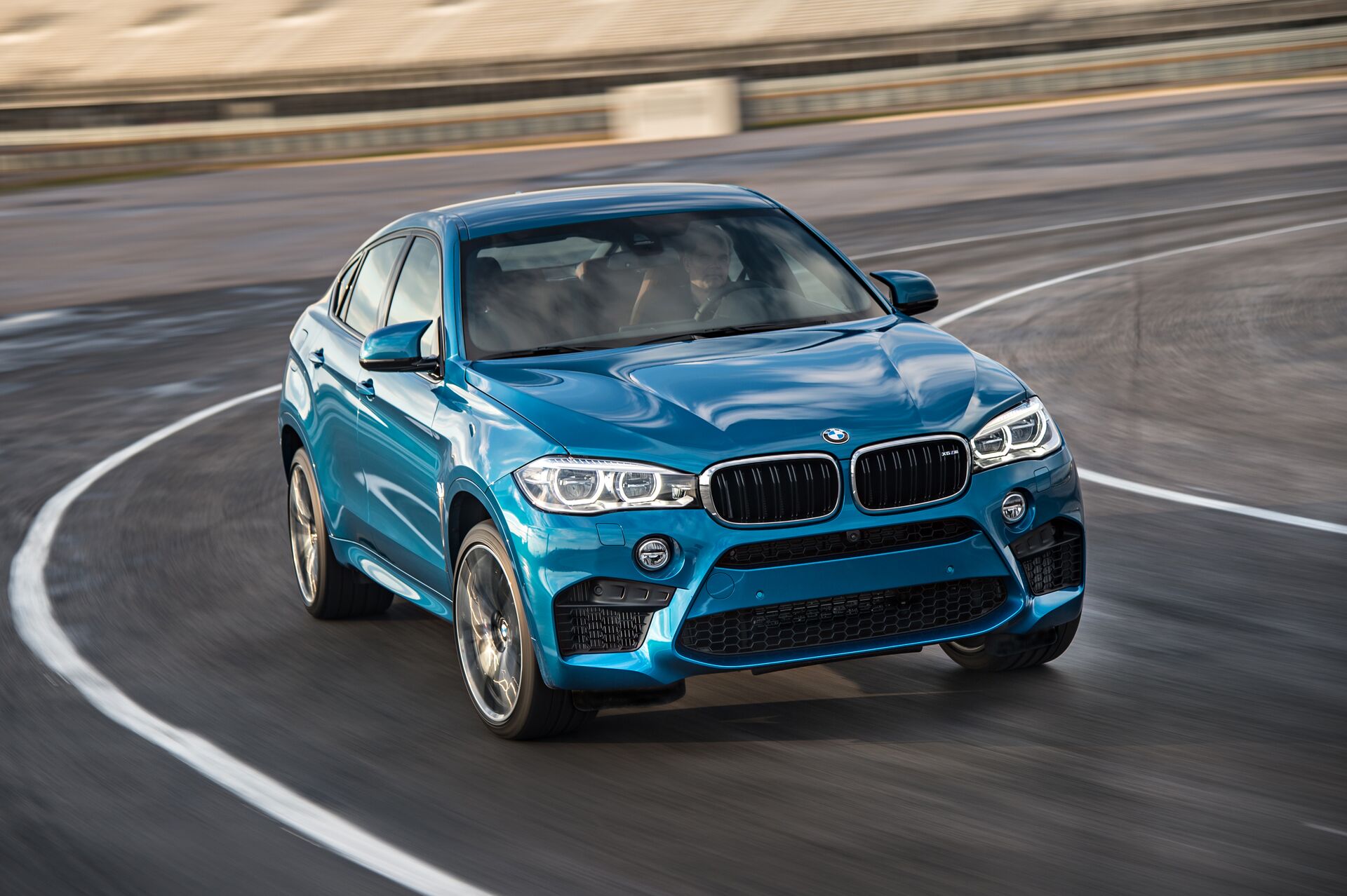 Vehículos BMW, modelo X6M, años 2015-2016.